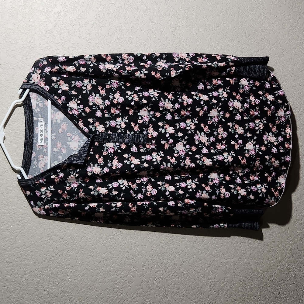 Meri Skye Womens Blouse Size 0X Long Sleeved Floral long Roses Black